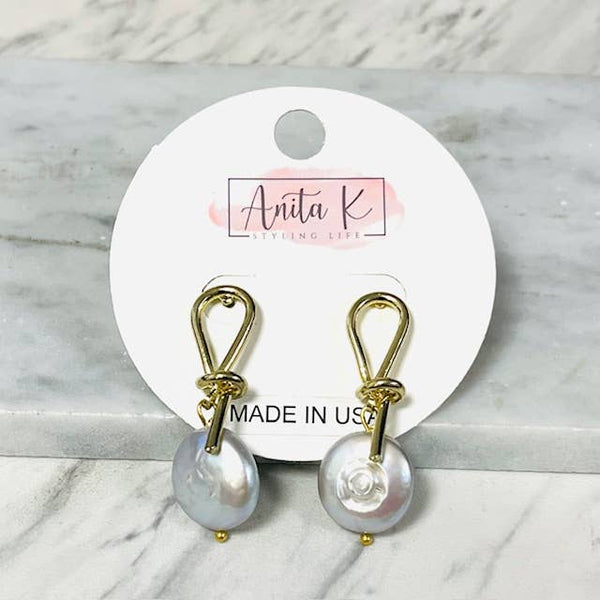 Gold Knot with a 15mm Coin Pearl Drop