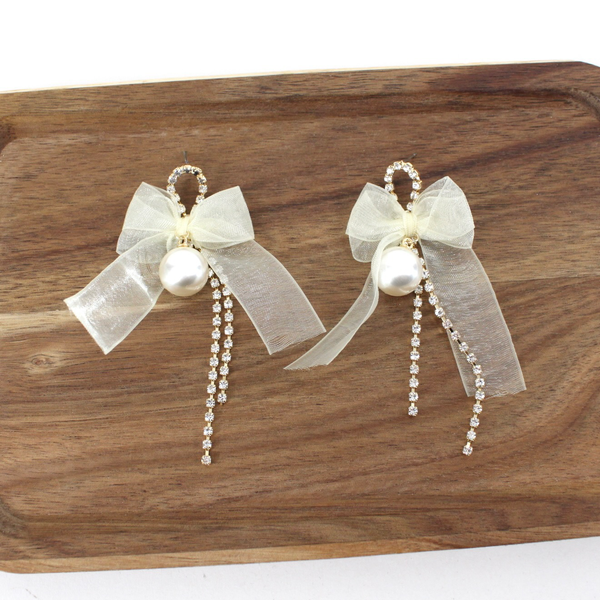 E24324 Bow Earrings w/Faux Pearl/Rhinestones: 01 Black