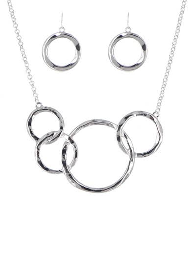 Overlapping Hammered Rings Necklace Set