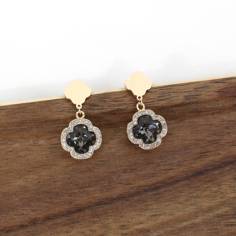 E24233 Glass Crystal Clover Earrings: 01 Black
