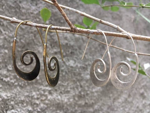 58V1 pewter, silver plated earring