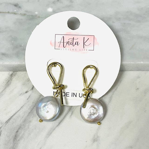 Gold Knot with a 15mm Coin Pearl Drop