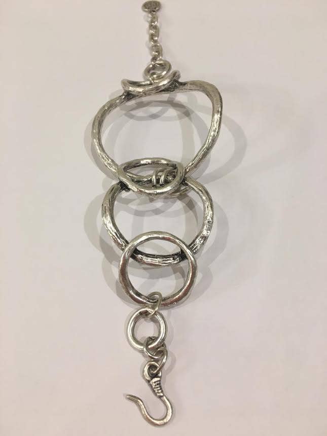 1V8 loop bracelet