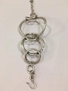 1V8 loop bracelet