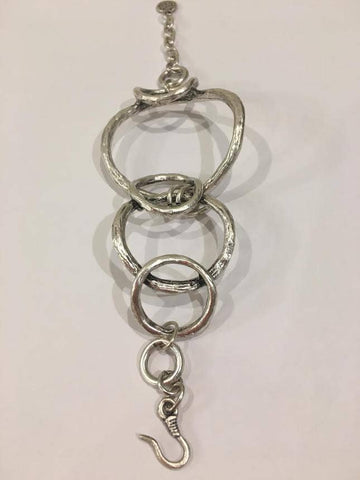 1V8 loop bracelet