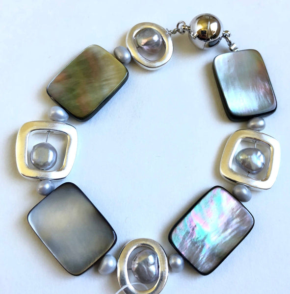 #889B Modern Bracelet with Mother of Pearl: Gold