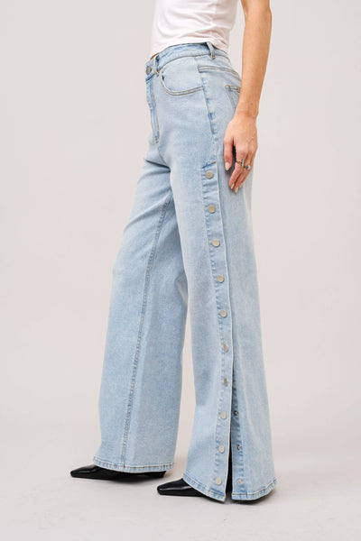 23408P - Mid Rise Side Panel Snap Up Wide Leg Jeans: LIGHT WASH / S