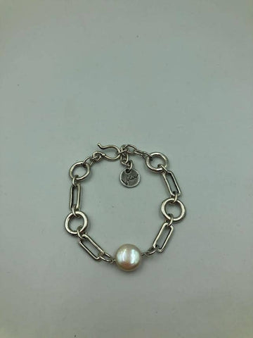 1VD1 Flat, round f.w.pearl silver plated bracelet