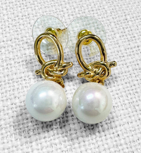 #1300 Knot and Pearl Earring: Silver