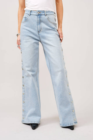 23408P - Mid Rise Side Panel Snap Up Wide Leg Jeans: LIGHT WASH / S