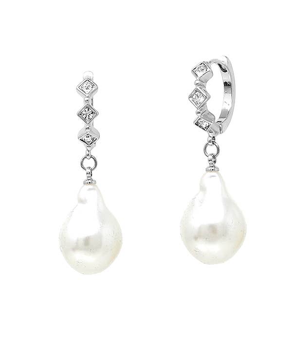( E529 )  PEARL DROP EARRING